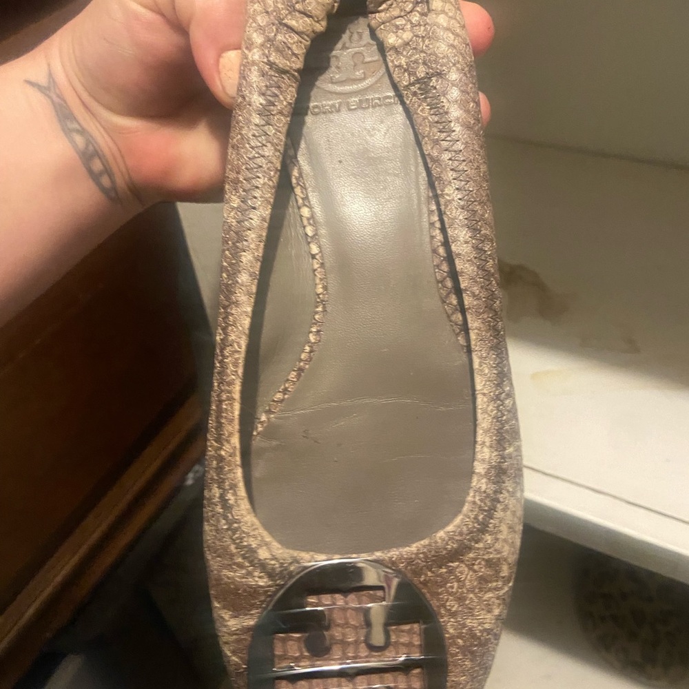 Tory Burch ballet flats. Great condition size 9 snakeskin